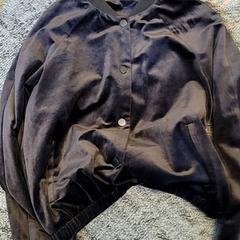 السترة Zwart fluweel، كما تم الإبلاغ عنه بواسطة Connexxion Haarlem IJmond عبر iLost