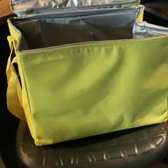 حقائب حمل وحقائب اليد Green، كما تم الإبلاغ عنه بواسطة MEININGER Hotel Amsterdam City West عبر iLost