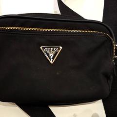 Tasje Met pasjes: F. Dayi, ako bolo nahlásené Pathé de Kuip pomocou iLost