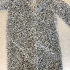 Ruházat - Jas grijs, amint azt Regio Oost-Vlaanderen az iLost segítségével jelentette.