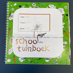 Schoolboek, amint azt Oostenrijk Group az iLost segítségével jelentette.