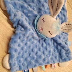 Peluche pulseira, como reportado por IKEA Paris - Plaisir utilizando o iLost