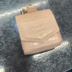 Tampões auriculares, como reportado por Rotterdam The Hague Airport utilizando o iLost