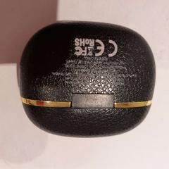 Funda airpods noir, segons ha informat TCL mitjançant iLost