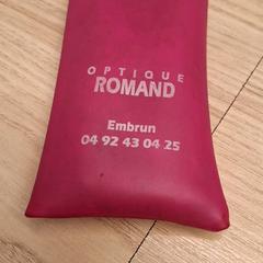 Paires delunettes, come riportato da IKEA Montpellier utilizzando iLost