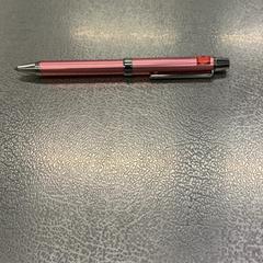 Penna a sfera, come riportato da IKEA Tokyo-Bay utilizzando iLost