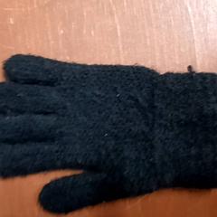 / pár kesztyű, zgłoszono przez IKEA Soroksár Budapest przy użyciu iLost