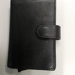 Txartelaren titularra - Tiemens, gisa salatu by Centraal magazijn iLost erabiliz