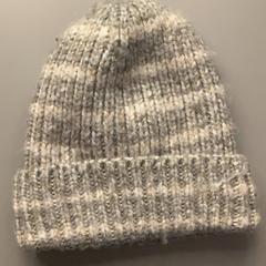 Casquette, a été signalé par MEININGER Hotel Budapest Great Market Hall utilisant iLost