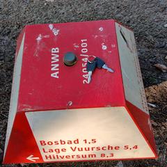 Twee (fietsslot?) sleutels met metalen ringetje, segons s'ha informat a iLost