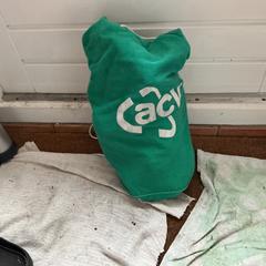 Groen tasje met inhoud, som rapporterats till iLost