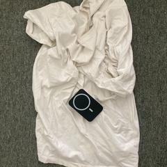 T shirt White, zoals gemeld door Ramada by Wyndham Amsterdam Airport Schiphol met iLost