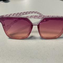 Occhiali da sole Roze, come riportato da Breng Arnhem utilizzando iLost