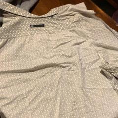 Halenka Wit met zwart patroon, jak nahlášeno Café Leentje pomocí iLost