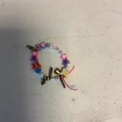 Bracelet, a été signalé par Artis utilisant iLost