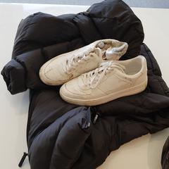 Schoenen en jas, rapporterat av Gemeente Oost Gelre med iLost