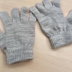 Kesztyű Gris petite taille, amint azt IKEA Saint-Etienne az iLost segítségével jelentette.