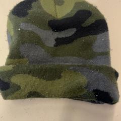 قبعة صغيرة، كما تم الإبلاغ عنه بواسطة Het Amsterdamse Winterparadijs عبر iLost