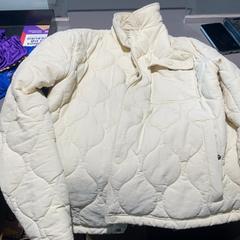 Veste pour femme Beige/wit, a été signalé par Pathé Tilburg Stappegoor utilisant iLost