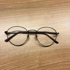 Szemüveg, amint azt Pathé Spuimarkt az iLost segítségével jelentette.