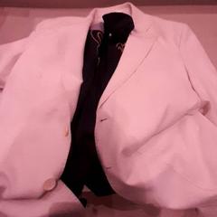 Veste de costume en blouse, a été signalé par Van der Valk Hotel Schiphol utilisant iLost