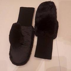 Rękawice zwart, zgłoszono przez Van der Valk Hotel Schiphol przy użyciu iLost