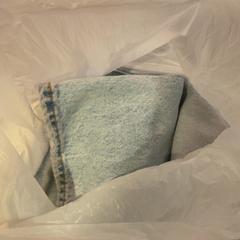 Spodnie jeansowe, zgłoszono przez MEININGER Hotel Marseille Centre la Joliette przy użyciu iLost