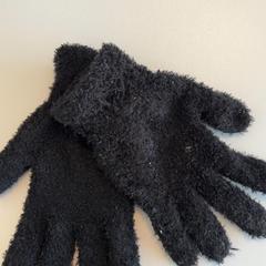 Guants, segons ha informat Fenix mitjançant iLost