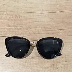 Betaurrekoak Zonnenbril, gisa salatu by Regio Antwerpen - Brussel iLost erabiliz