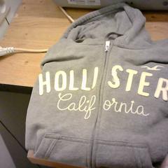 Pull sweater grijs, a été signalé par Bobbejaanland utilisant iLost