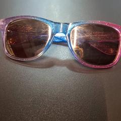 Gafas solaire, ha sido reportado por IKEA Nice Saint Isidore con iLost