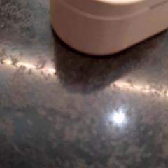 Oortjes in doos, som rapportert av Rotterdam The Hague Airport ved bruk av iLost