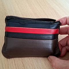 Pénztárca - Nkurikiye, amint azt Centraal magazijn az iLost segítségével jelentette.