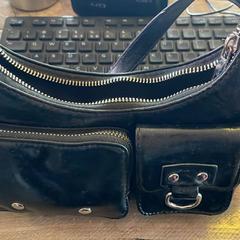 Borsa, come riportato da Paaspop utilizzando iLost