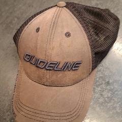 Baseballová čepice, jak nahlášeno Rotterdam The Hague Airport pomocí iLost