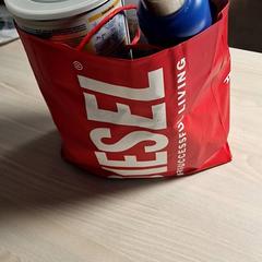 Baby zeug In een rode tas van mevr Cyryl, gemeldet von Gemeente Roermond über iLost