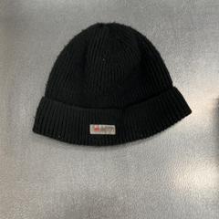 Svart stickad mössa mössa, gemeldet von IKEA Umeå über iLost