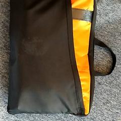 Datorväska Oranje zwart, rapporterat av EBS OV Poeldijk med iLost