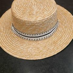 Čepice, jak nahlášeno Rotterdam The Hague Airport pomocí iLost