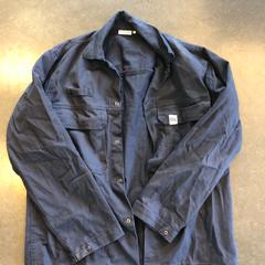 Donkerblauw oversized overhemd - merk Other Label, as reported by Awakenings ADE – Warehouse Elementenstraat 2019 using iLost