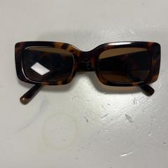 サングラス がiLostで Koninklijk Theater Carré によって報告されました