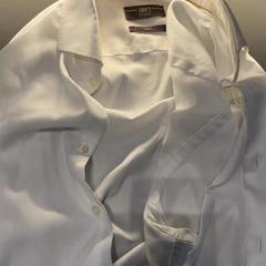 Camicie Wit, come riportato da Van der Valk Hotel Houten utilizzando iLost