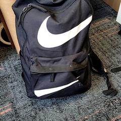 حقائب حمل وحقائب اليد Zwart، كما تم الإبلاغ عنه بواسطة Connexxion Haarlem IJmond عبر iLost