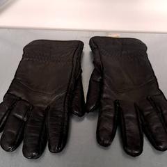 手袋 Svart がiLostで Keolis Lund によって報告されました