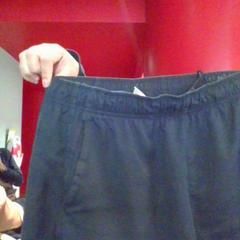 Pantalones cortos blue pants, ha sido reportado por MEININGER Hotel Roma Termini con iLost