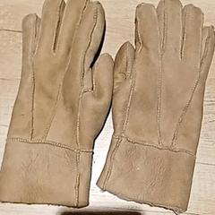 Clothing - Handschoenen beige, as reported by Centraal magazijn using iLost