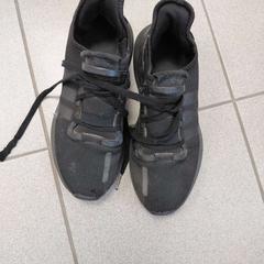 الحذاء zwart، كما تم الإبلاغ عنه بواسطة Regio Oost-Vlaanderen عبر iLost