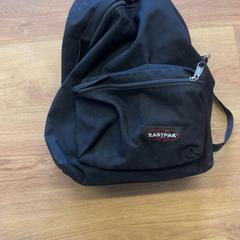 Hátizsák, amint azt GVB az iLost segítségével jelentette.