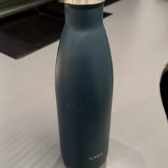 飲用ボトル donker blauw がiLostで Qbuzz GD Groningen HS によって報告されました