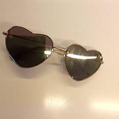 Ulleres de sol, segons ha informat Arriva Den-Bosch mitjançant iLost